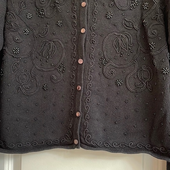 ⏳♻️GAP Black Beaded Floral Detail Sweater Shirt Button Outerwear Jacket size S - Picture 7 of 15